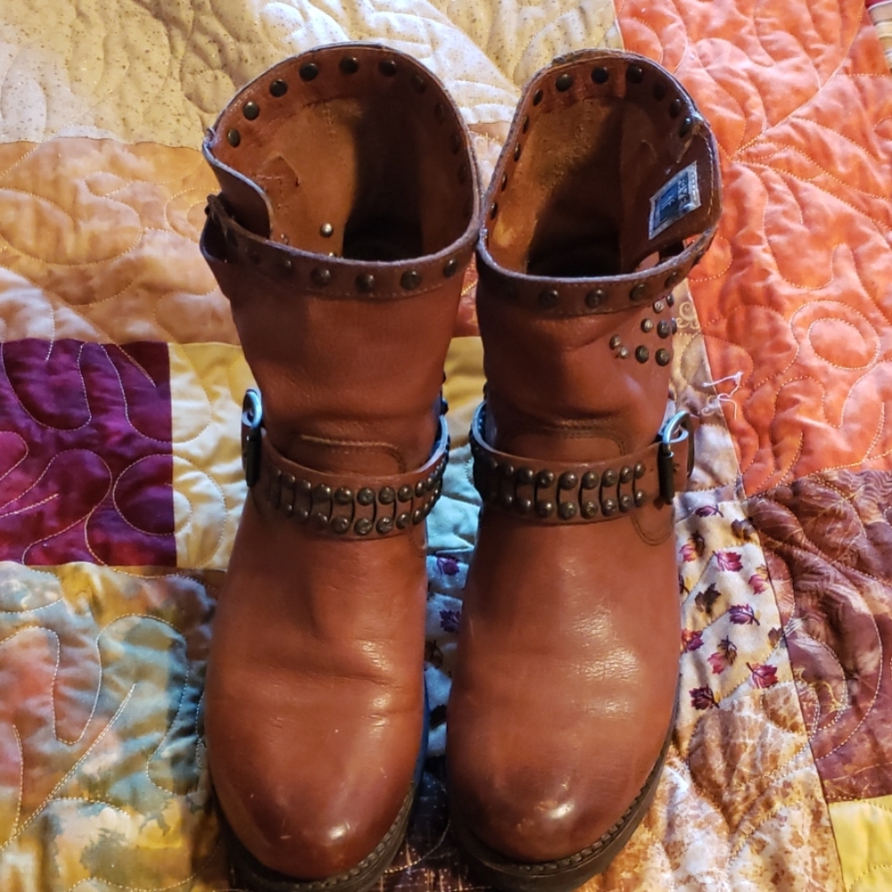 Frye Jenna studded booties 9B Cognac
